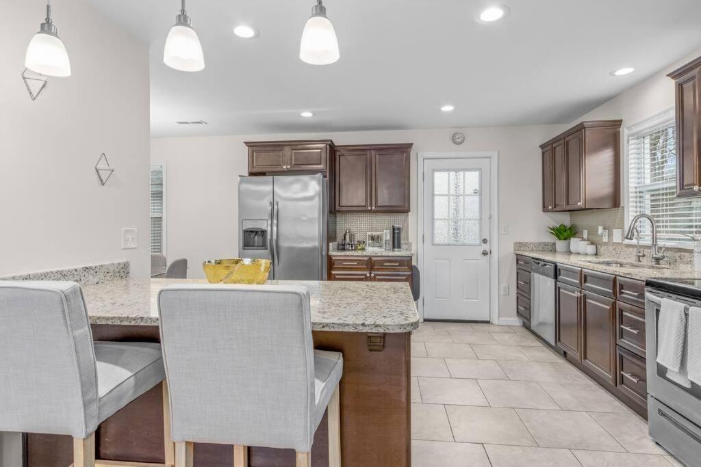 Family Style 5Br Home Mins From Buckroe Beach Hampton Esterno foto