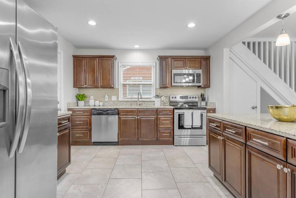 Family Style 5Br Home Mins From Buckroe Beach Hampton Esterno foto